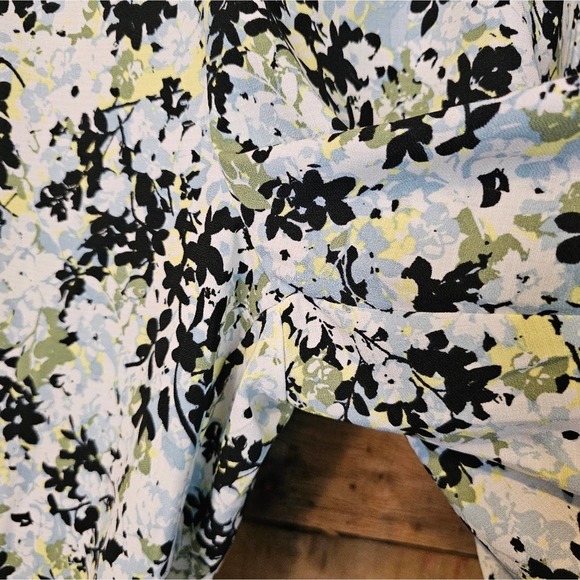 Peace & Pearl's women's forget me not floral Capri pants size xl - Picture 6 of 13